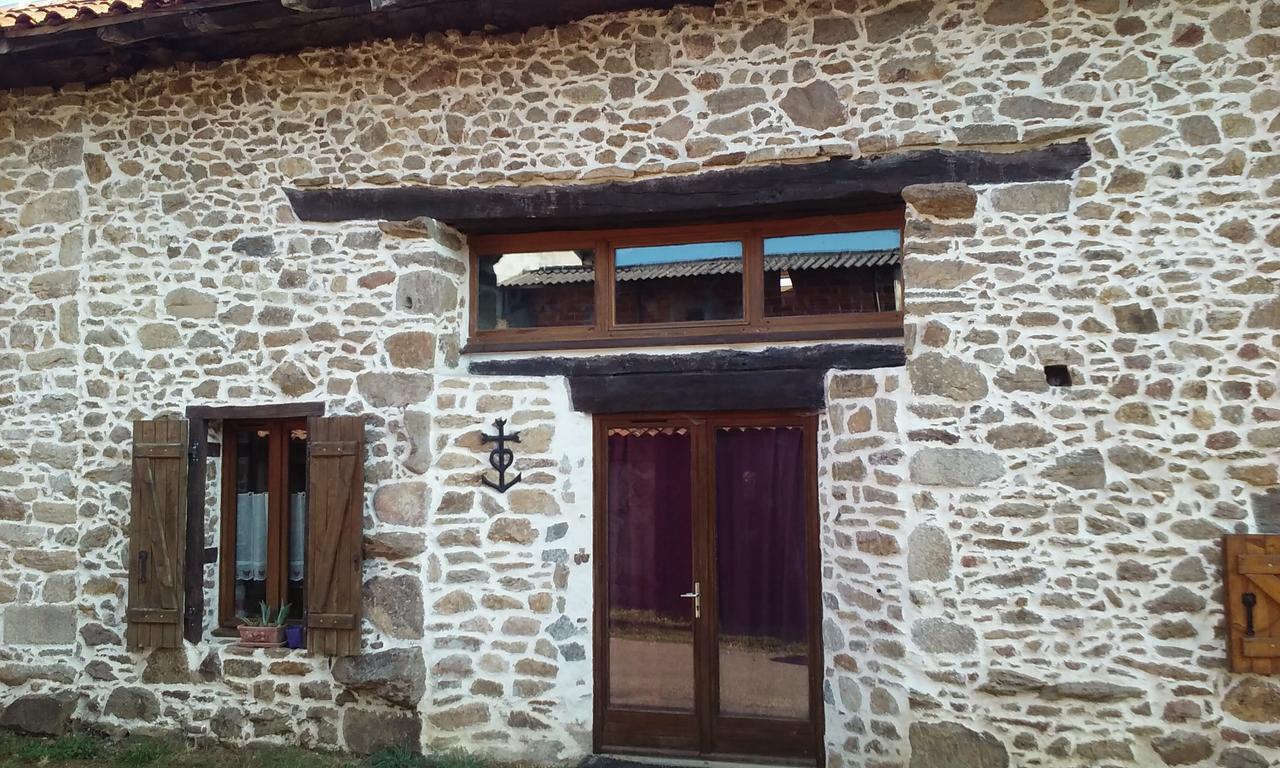 Bed and Breakfast La Croix De Camargue Орадур-сюр-Глан Экстерьер фото